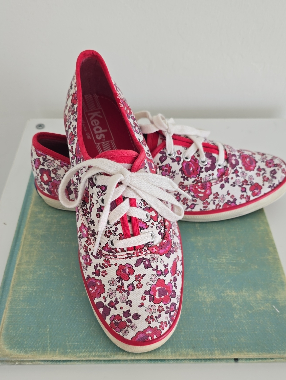 Keds Floral Canvas Sneakers in Red and White Size 8